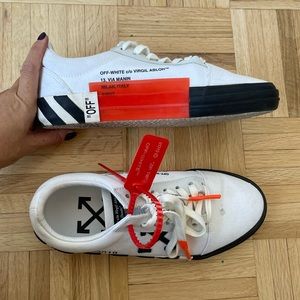 Off-White Low Vulc Sneaker